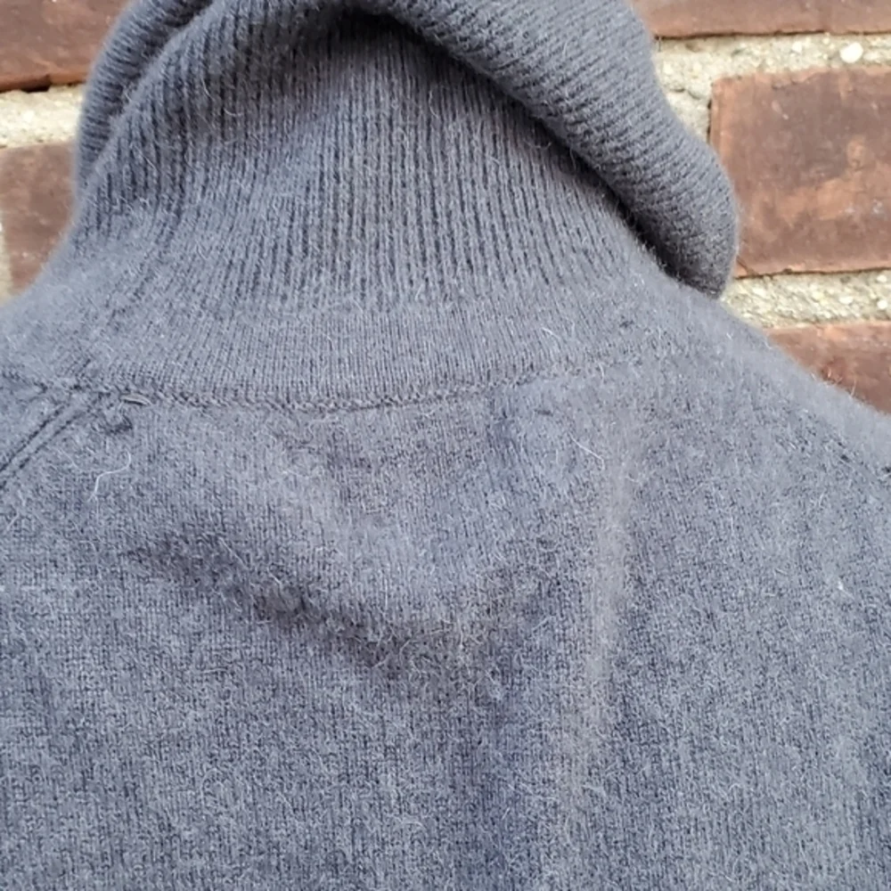 Club‎ Monaco Cashmere turtle neckL